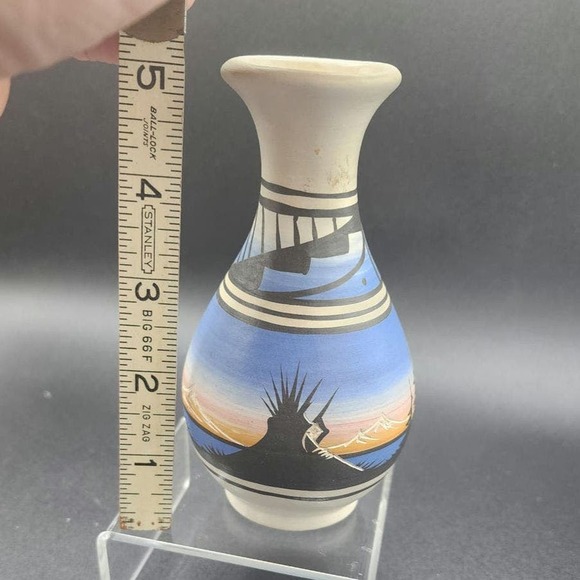 Cedar Mesa Native American Made Small Vase - Picture 5 of 5